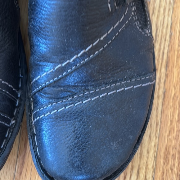 Women’s Black Leather Slip-On Shoes - Picture 4 of 4